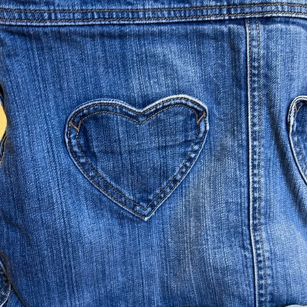 Mini Boden Girls Denim Dress Jumper Heart Pockets Girls - Picture 5 of 5